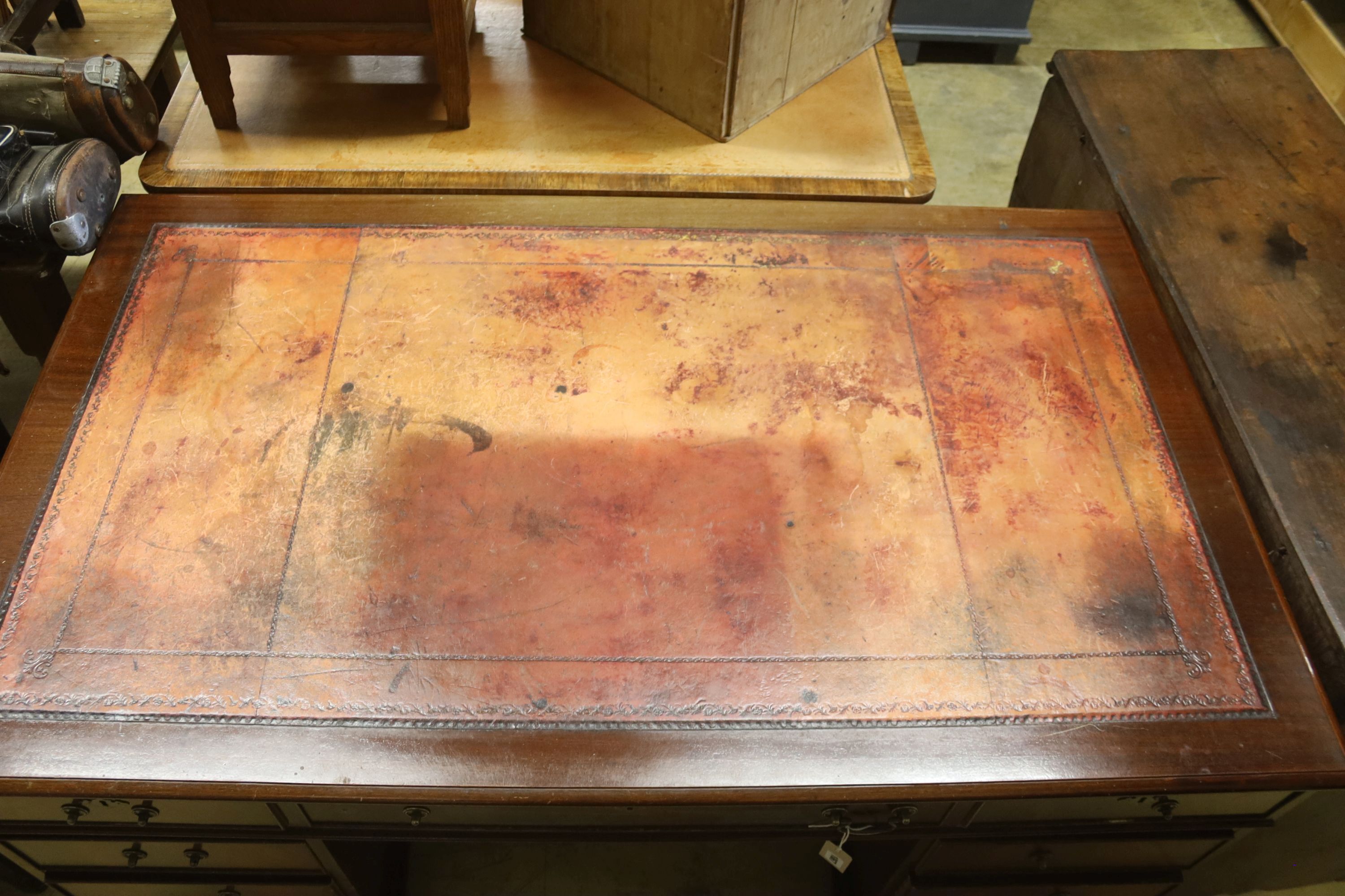 A reproduction mahogany pedestal desk, length 152cm, depth 91cm, height 74cm